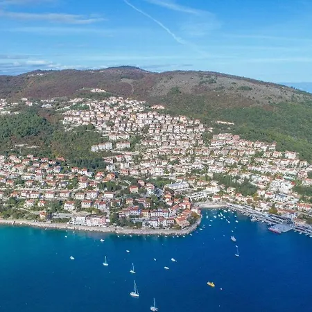 Sandra بيت ضيافة